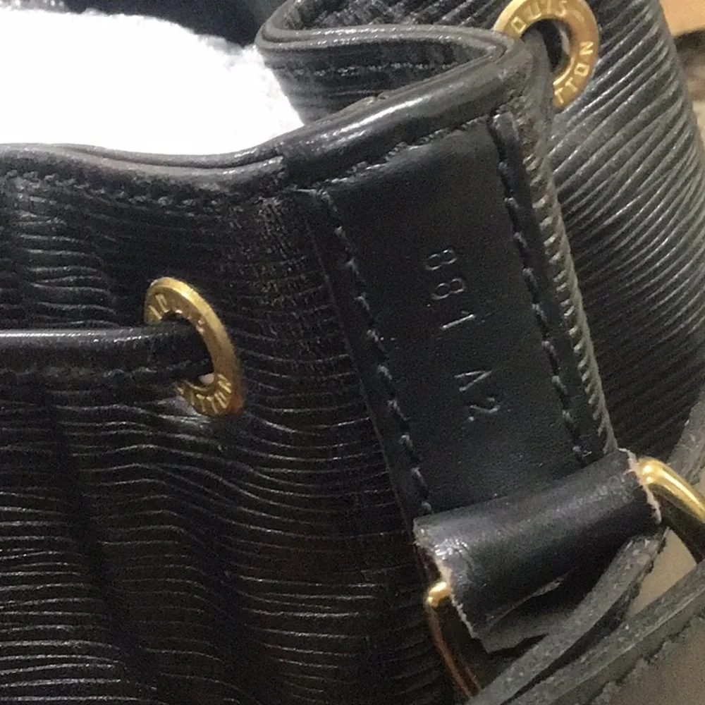Louis Vuitton Black Epi Leather NOE Bucket Bag w/ dust bag EXCELLENT CONDITION - Picture 14 of 16